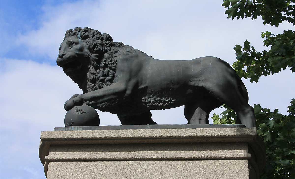 swedish lion narva monument