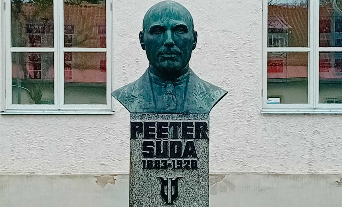 peeter süda monument kuressaares