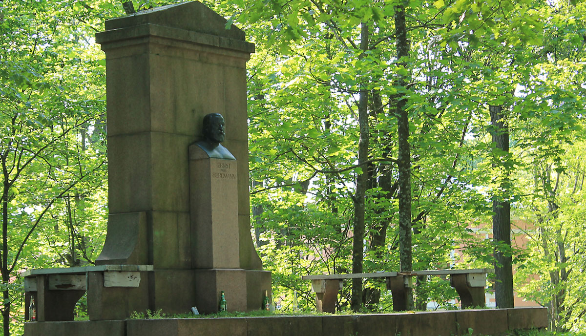 ernst von bergmanni monument tartus