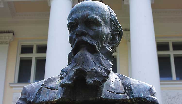 Dostojevski mälestusmärk tallinna kanuti aias