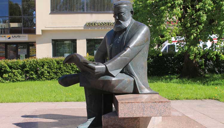 Carl Robert Jakobsoni monument Viljandis