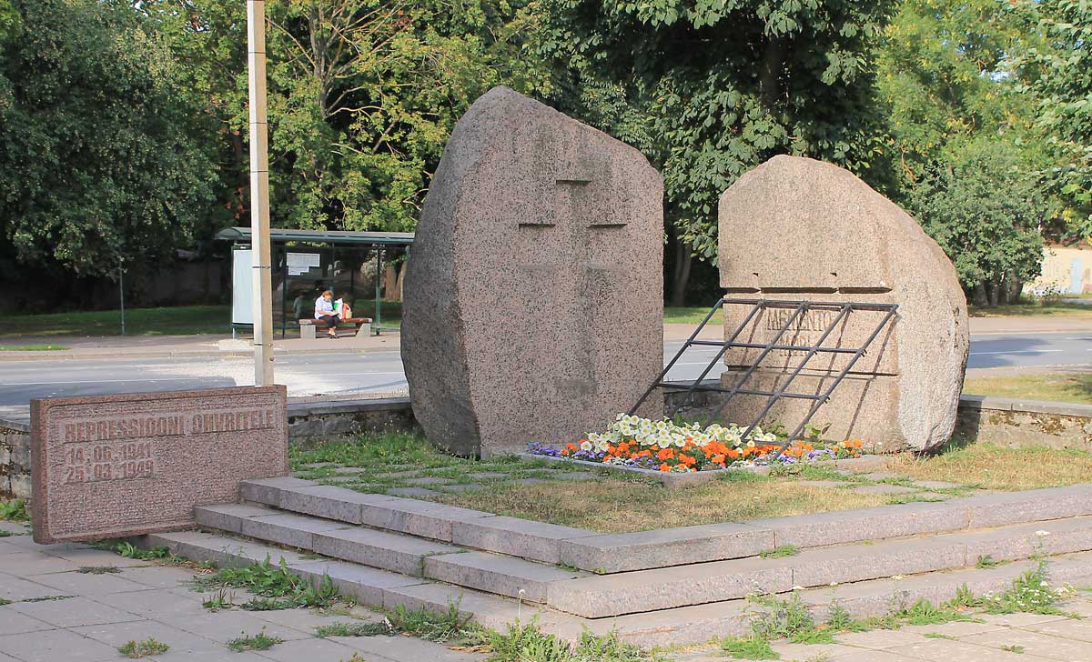 memento mori küüditatutele monument narva