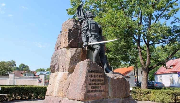 памятник погибшим в войне островитянам