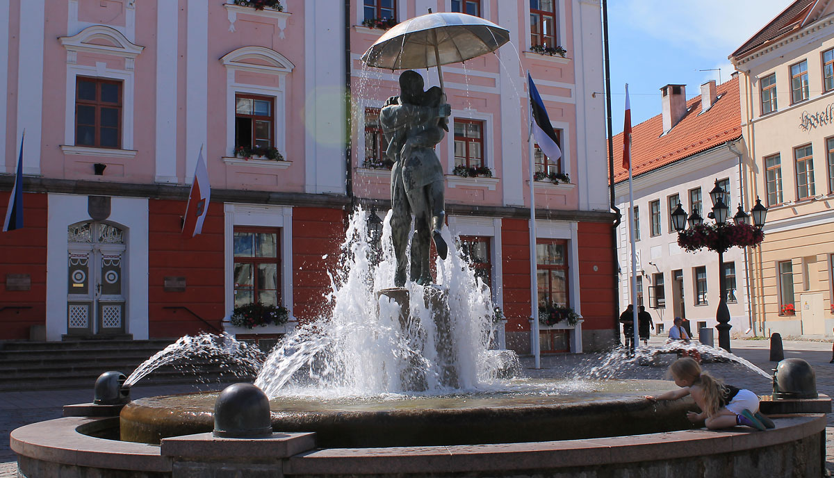 suudlevad tudengid tartu