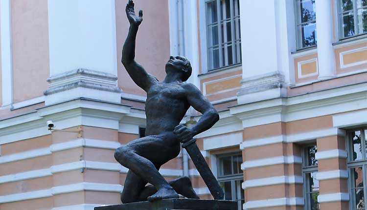 Õppursõdurite monument Tallinnas