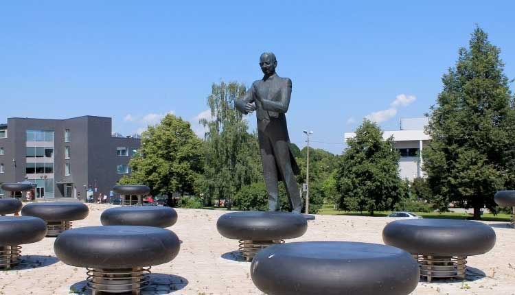 eduard tubina monument tartu